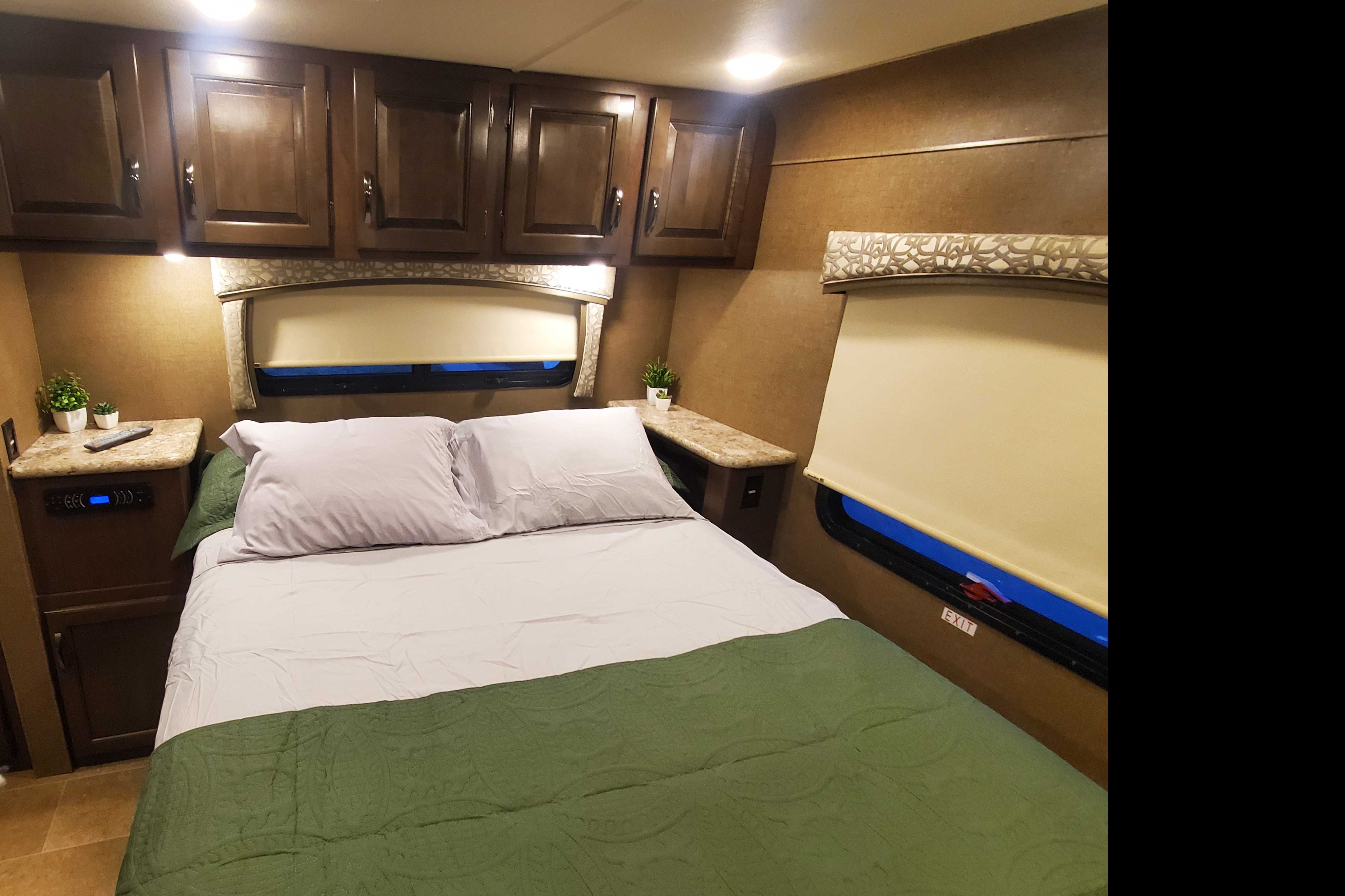 The Adventure Lurking in Lightening...Thor Chateau Motorcoach 