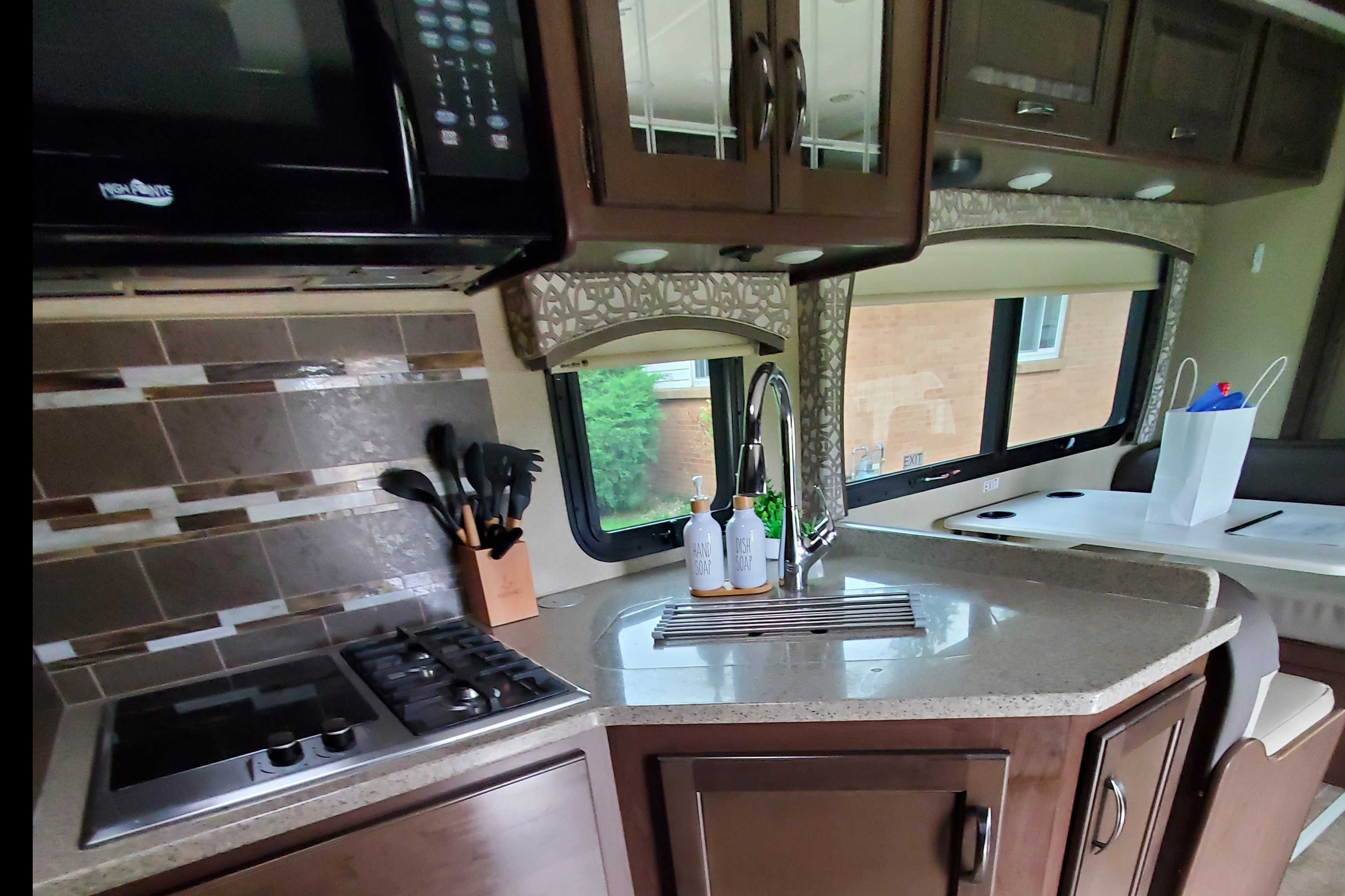 The Adventure Lurking in Lightening...Thor Chateau Motorcoach 