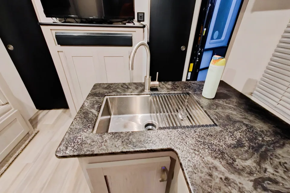 Roberto's Forest River Tracer Travel Trailer