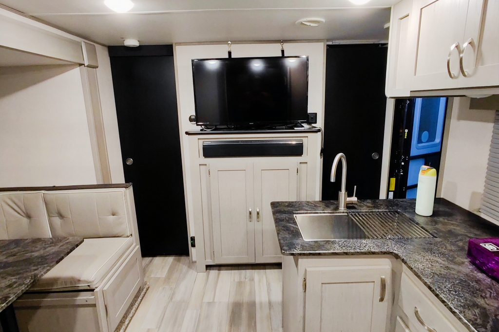 Roberto's Forest River Tracer Travel Trailer