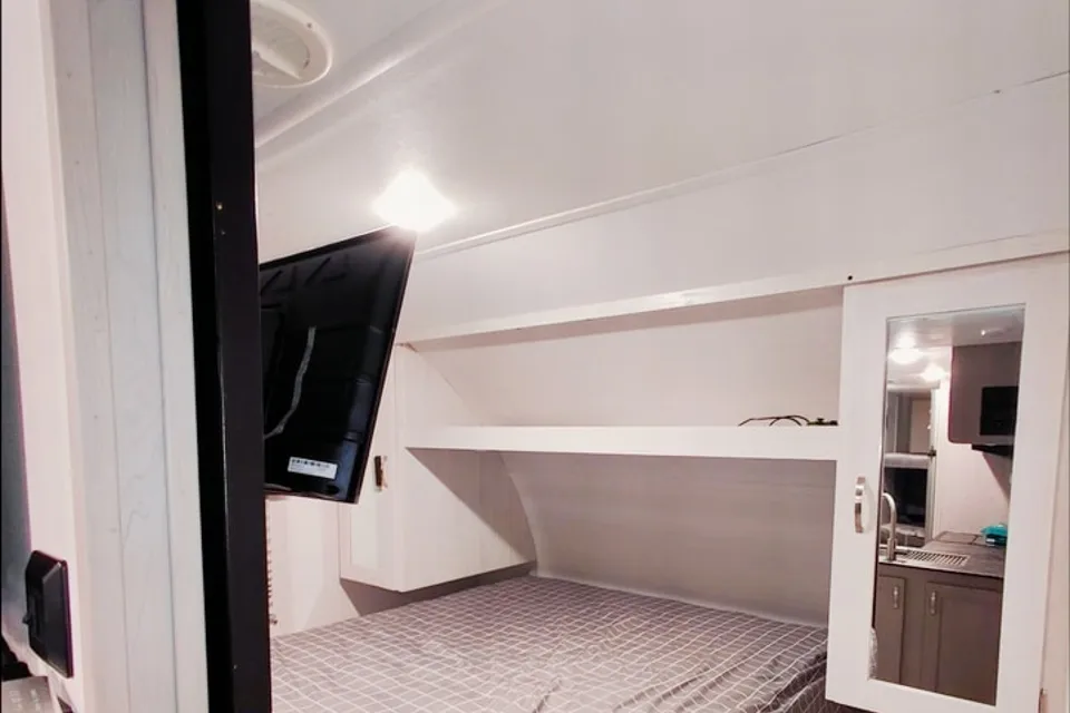 Roberto's Forest River Tracer Travel Trailer