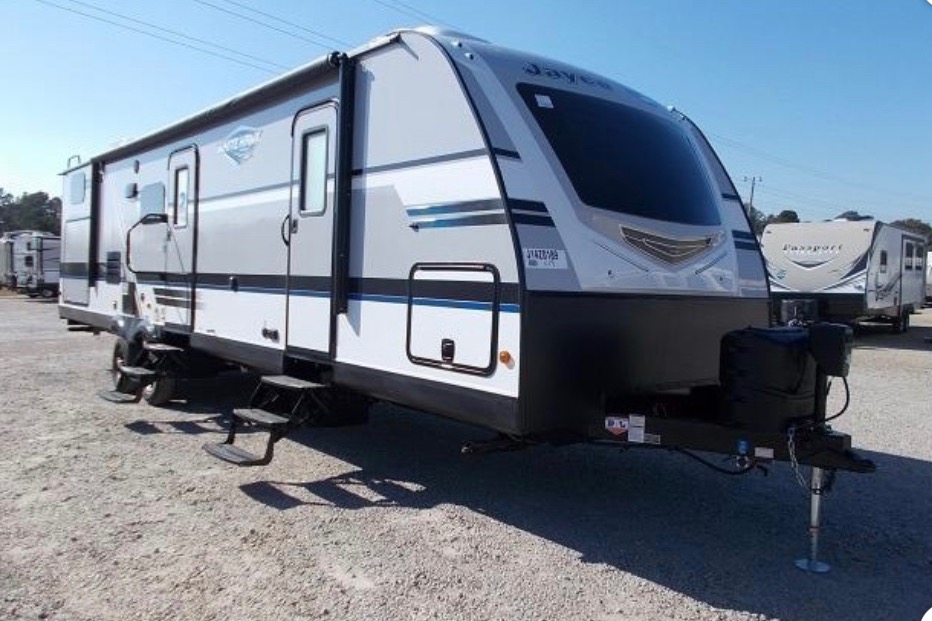 All you need to do is show up! FULLY STOCKED, FAMILY FRIENDLY like new 31’ with 2 slides Jayco WhiteHawk trailer!