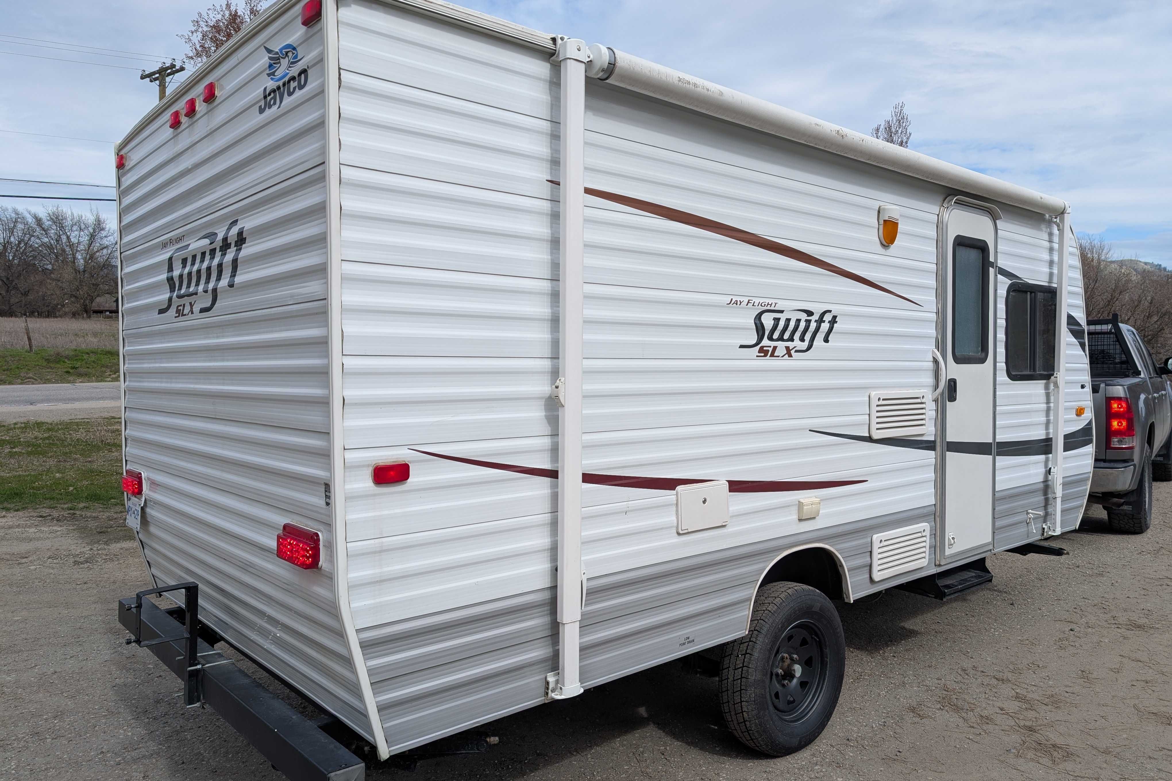 Riley and Kate's Jayco Swift SLX 18 ft