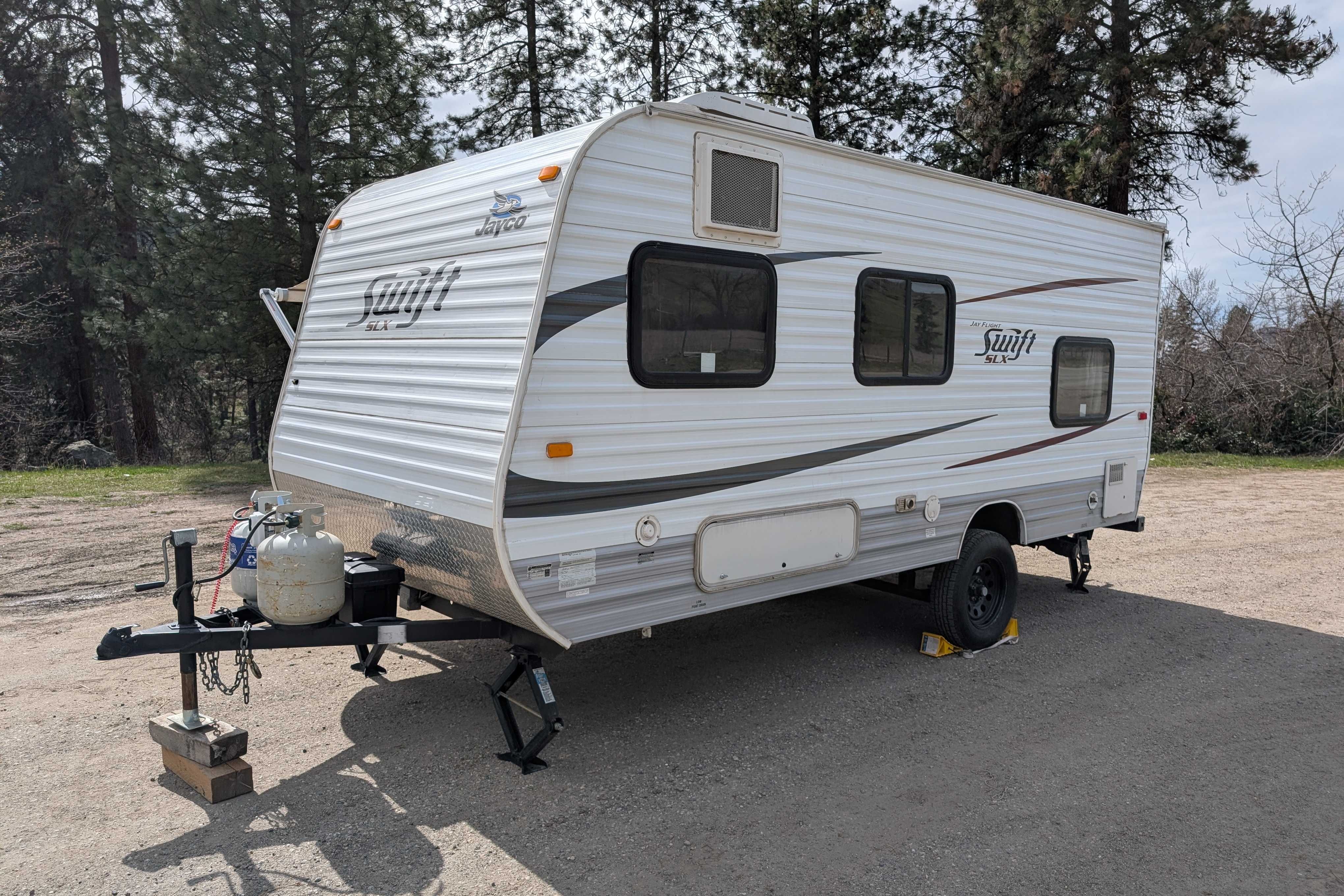 Riley and Kate's Jayco Swift SLX 18 ft