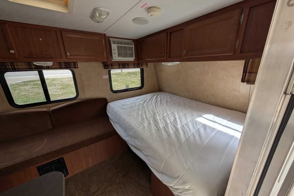 Riley and Kate's Jayco Swift SLX 18 ft