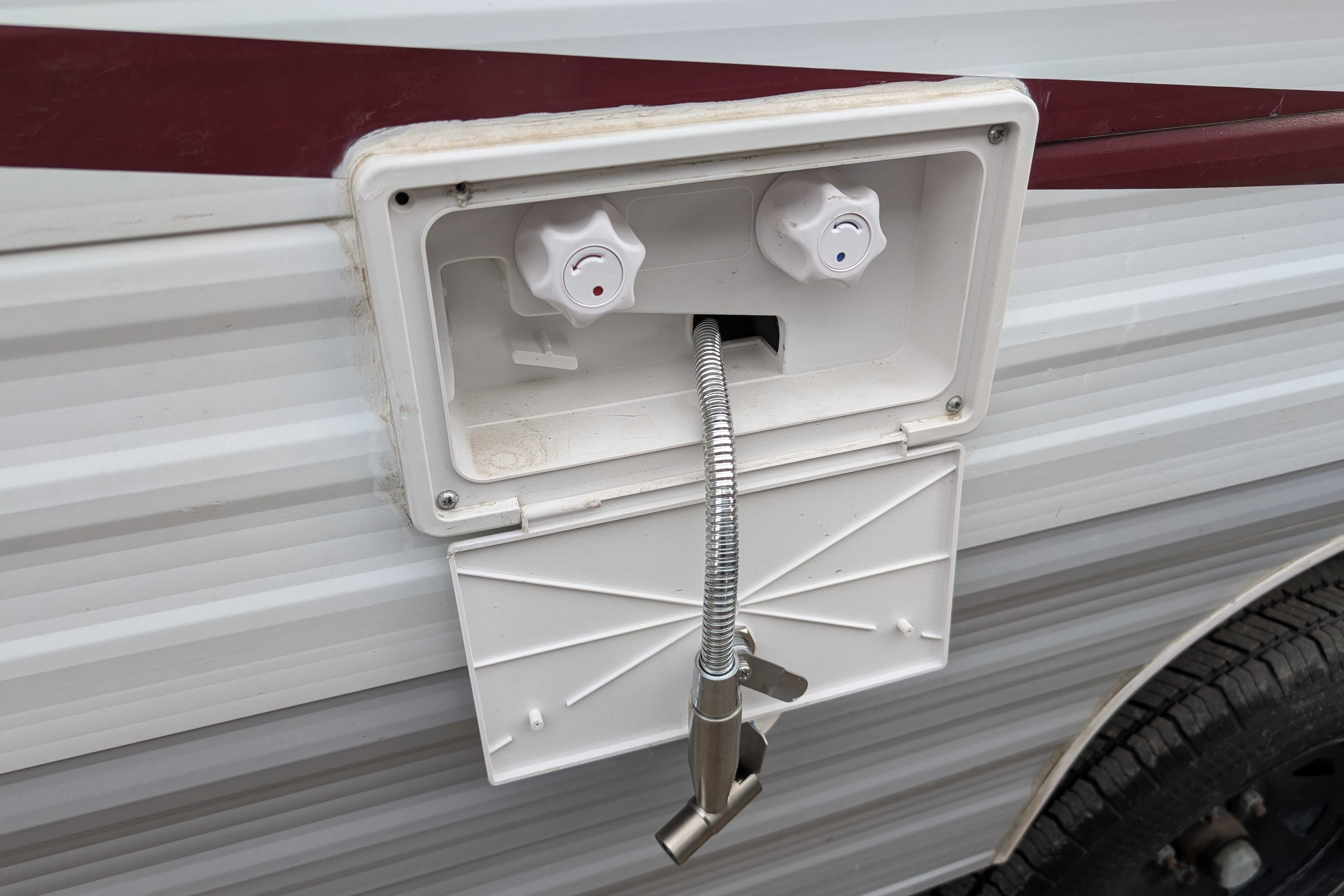 Riley and Kate's Jayco Swift SLX 18 ft