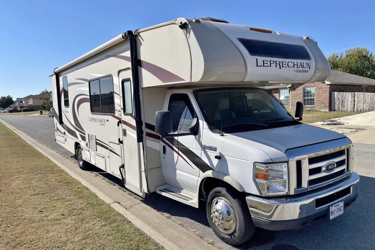 Zachary's Coachmen Leprechaun 311FS Class C