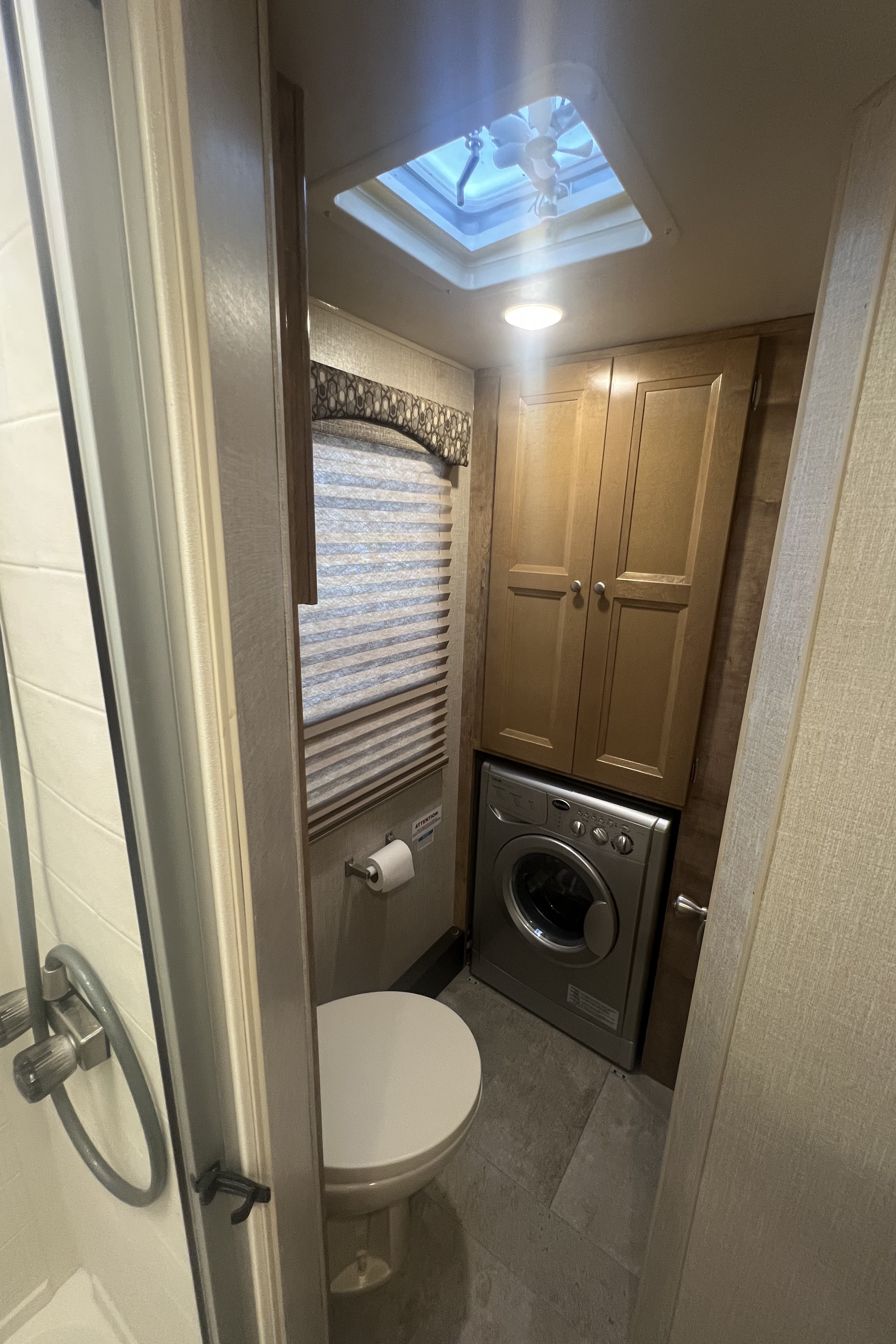 Zachary's Coachmen Leprechaun 311FS Class C