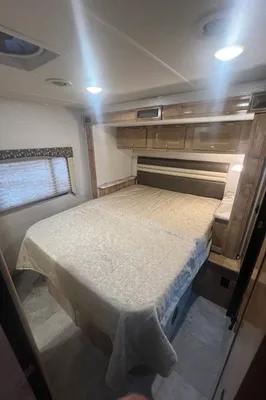 Zachary's Coachmen Leprechaun 311FS Class C
