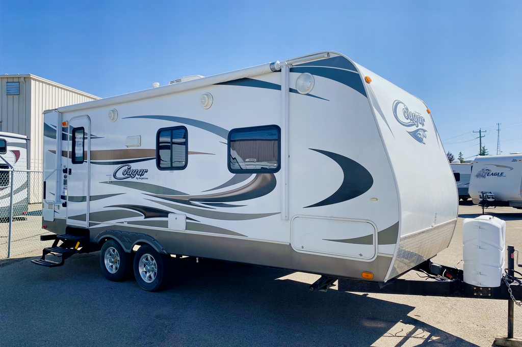 Family Friendly & Lightweight Keystone Cougar 21RBS Travel Trailer
