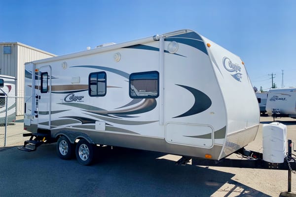 Family Friendly & Lightweight Keystone Cougar 21RBS Travel Trailer