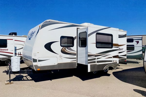 Family Friendly & Lightweight Keystone Cougar 21RBS Travel Trailer