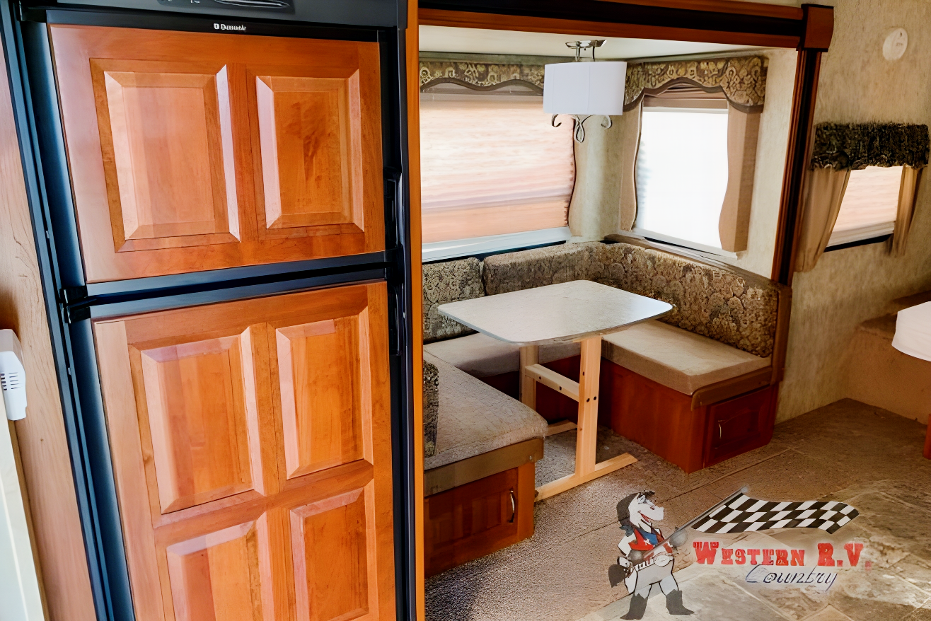 Family Friendly & Lightweight Keystone Cougar 21RBS Travel Trailer