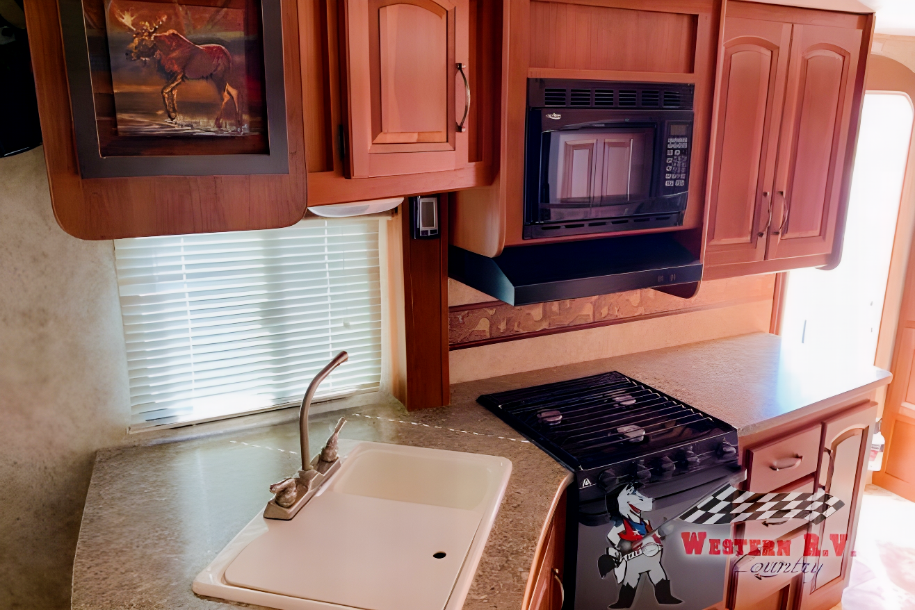 Family Friendly & Lightweight Keystone Cougar 21RBS Travel Trailer