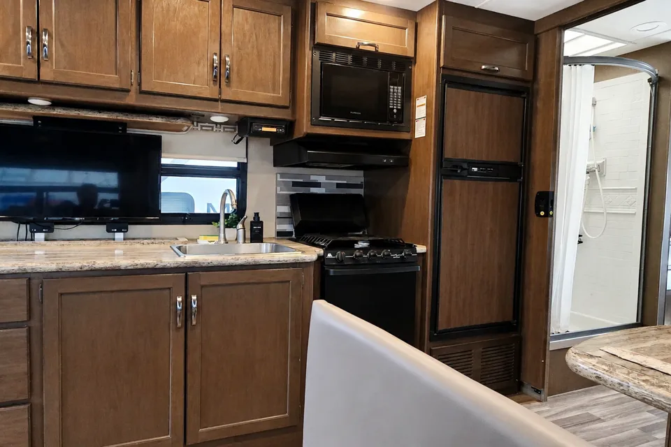 (#13) Lux Class A RV 31FT | Sleeps 8 | 2 Slide Outs | Burning Man | EDC