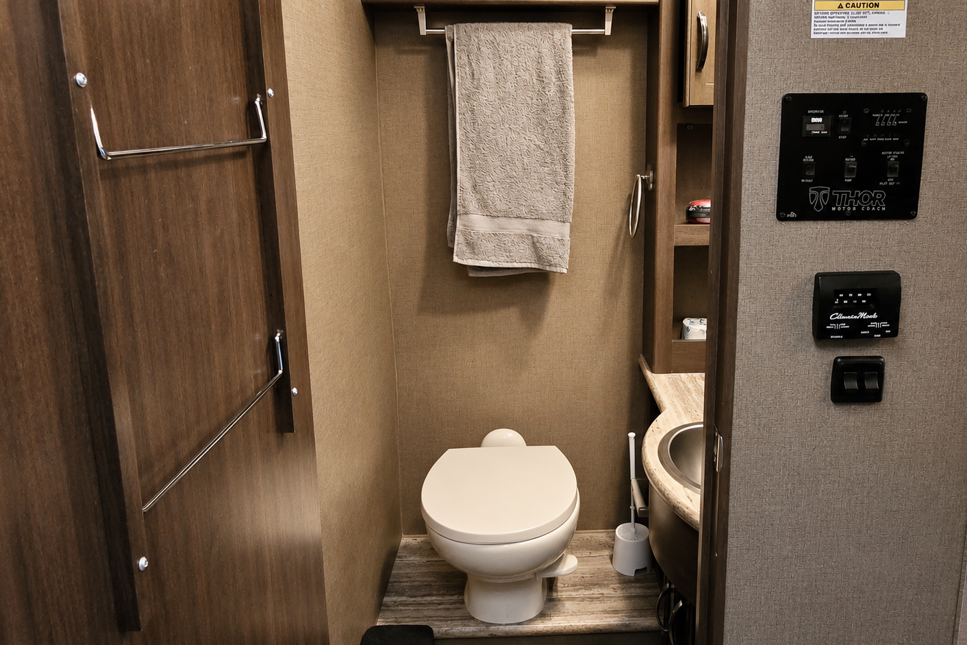 (#13) Lux Class A RV 31FT | Sleeps 8 | 2 Slide Outs | Burning Man | EDC