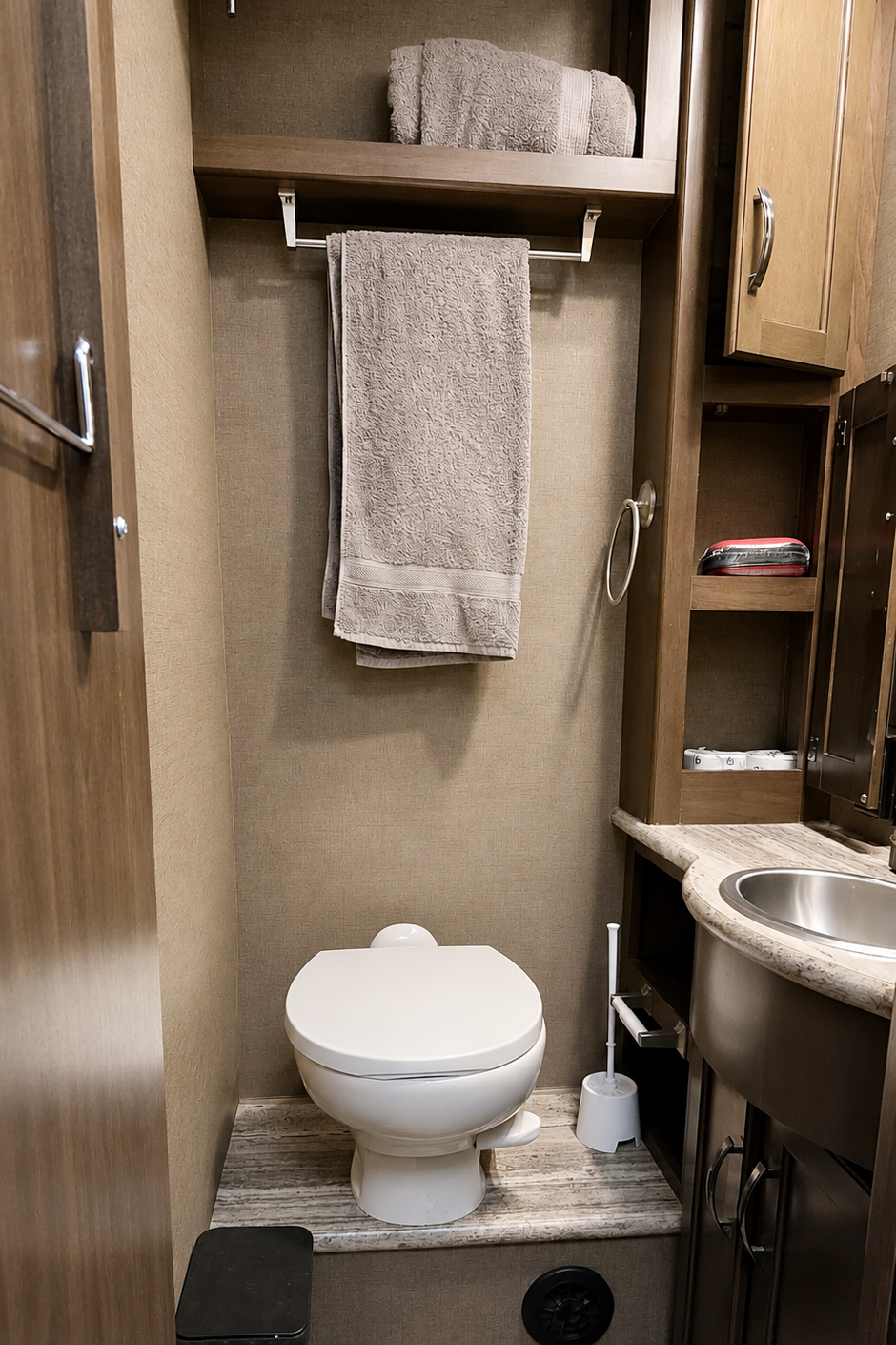 (#13) Lux Class A RV 31FT | Sleeps 8 | 2 Slide Outs | Burning Man | EDC