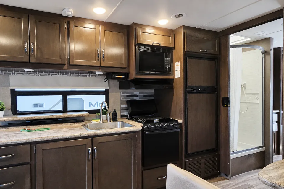 (#13) Lux Class A RV 31FT | Sleeps 8 | 2 Slide Outs | Burning Man | EDC