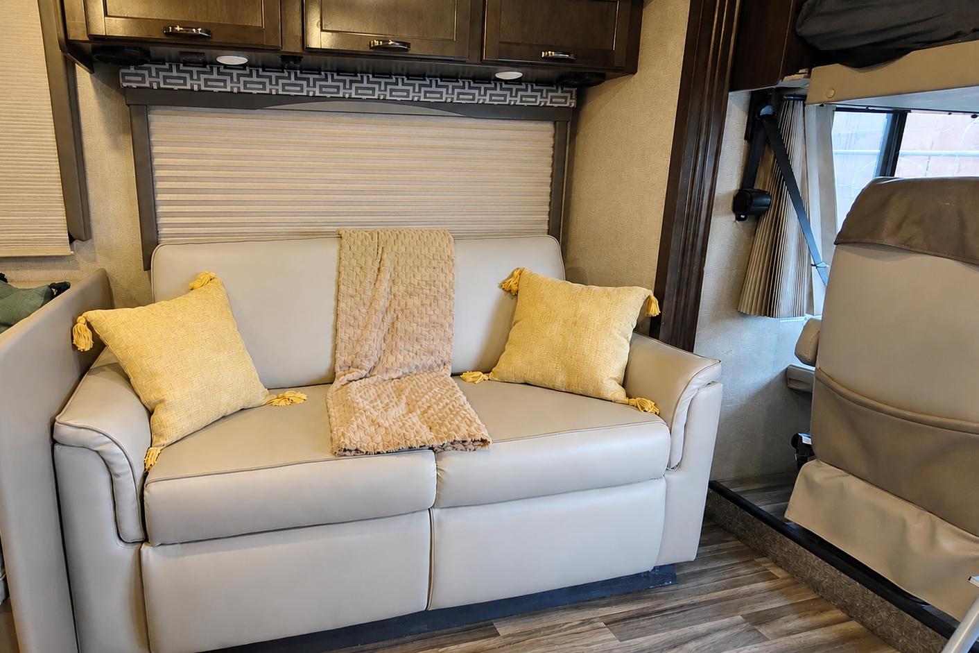 (#13) Lux Class A RV 31FT | Sleeps 8 | 2 Slide Outs | Burning Man | EDC