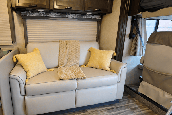 (#13) Lux Class A RV 31FT | Sleeps 8 | 2 Slide Outs | Burning Man | EDC