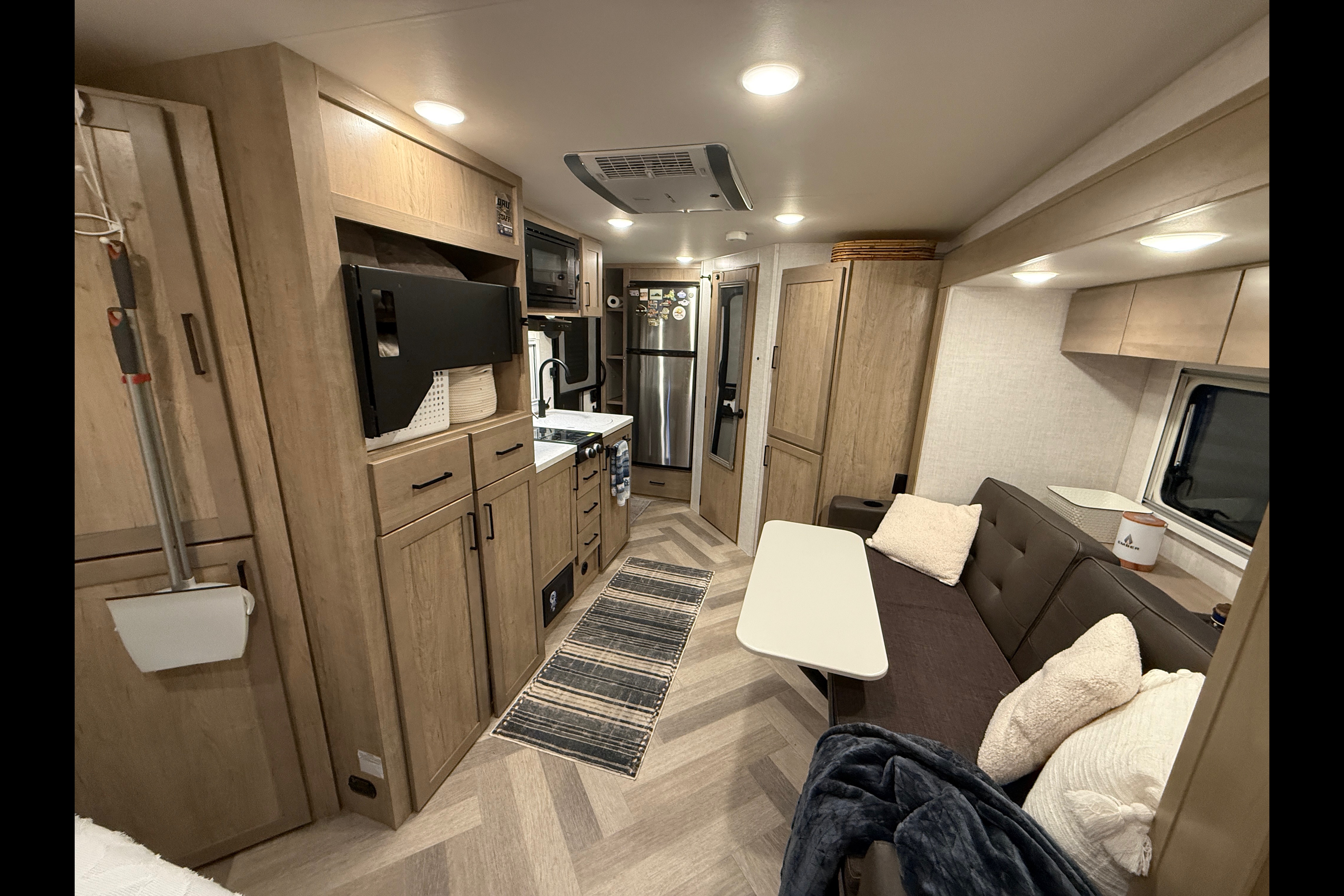 EMBER  201 fbq solarmax Travel Trailer