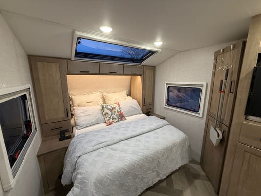 EMBER 201 fbq solarmax Travel Trailer