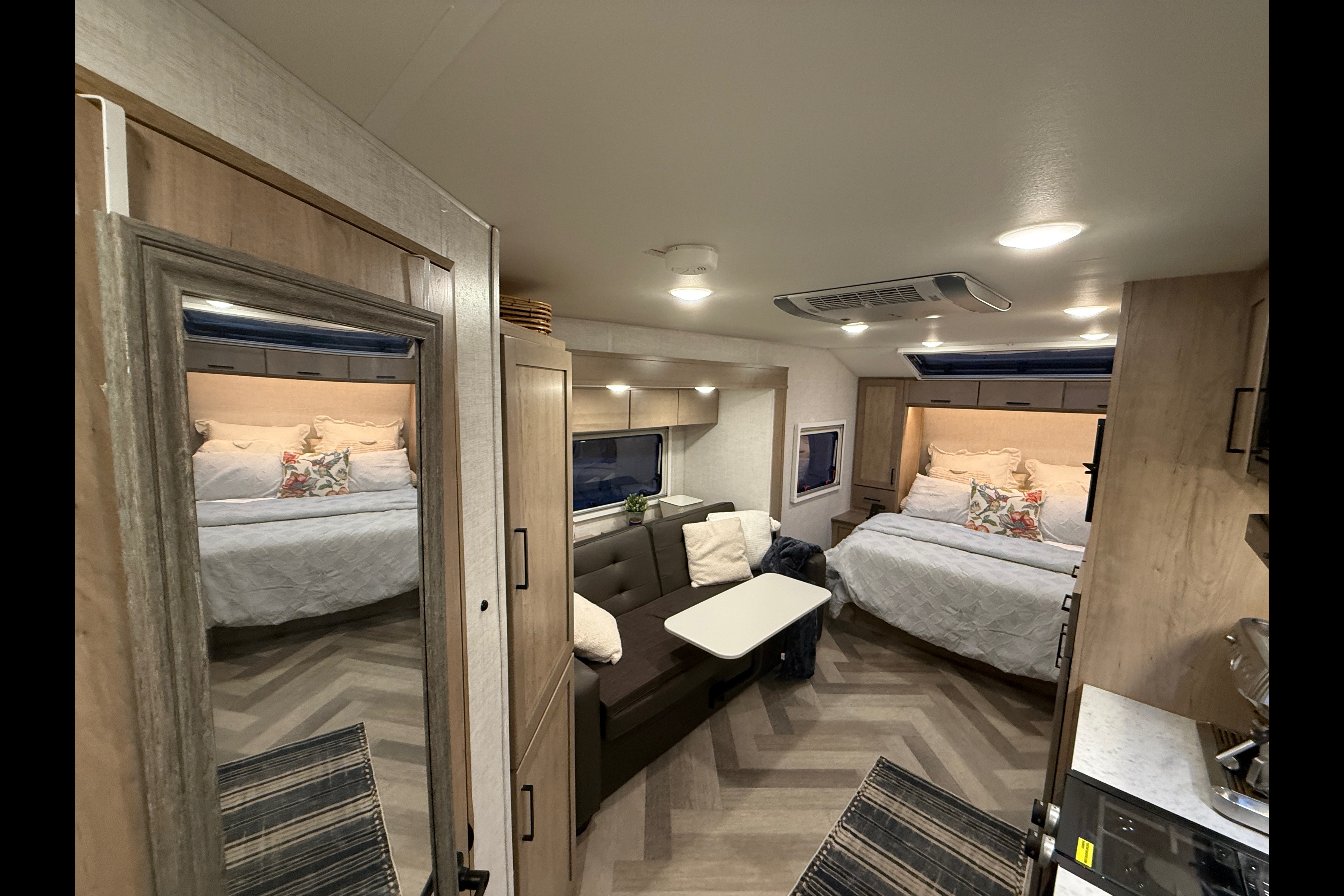 EMBER  201 fbq solarmax Travel Trailer