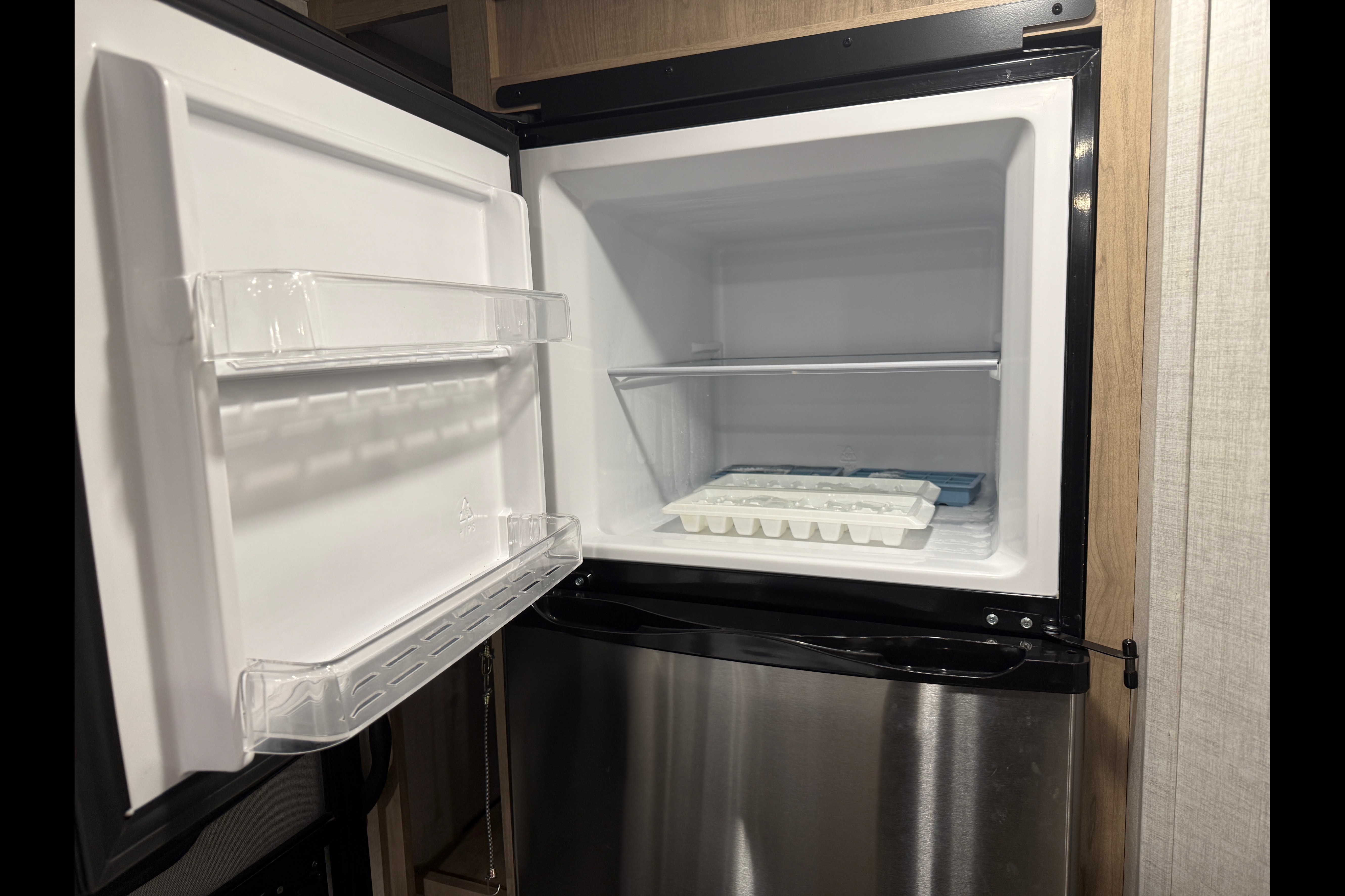 EMBER  201 fbq solarmax Travel Trailer