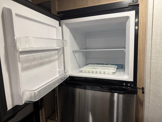 EMBER 201 fbq solarmax Travel Trailer
