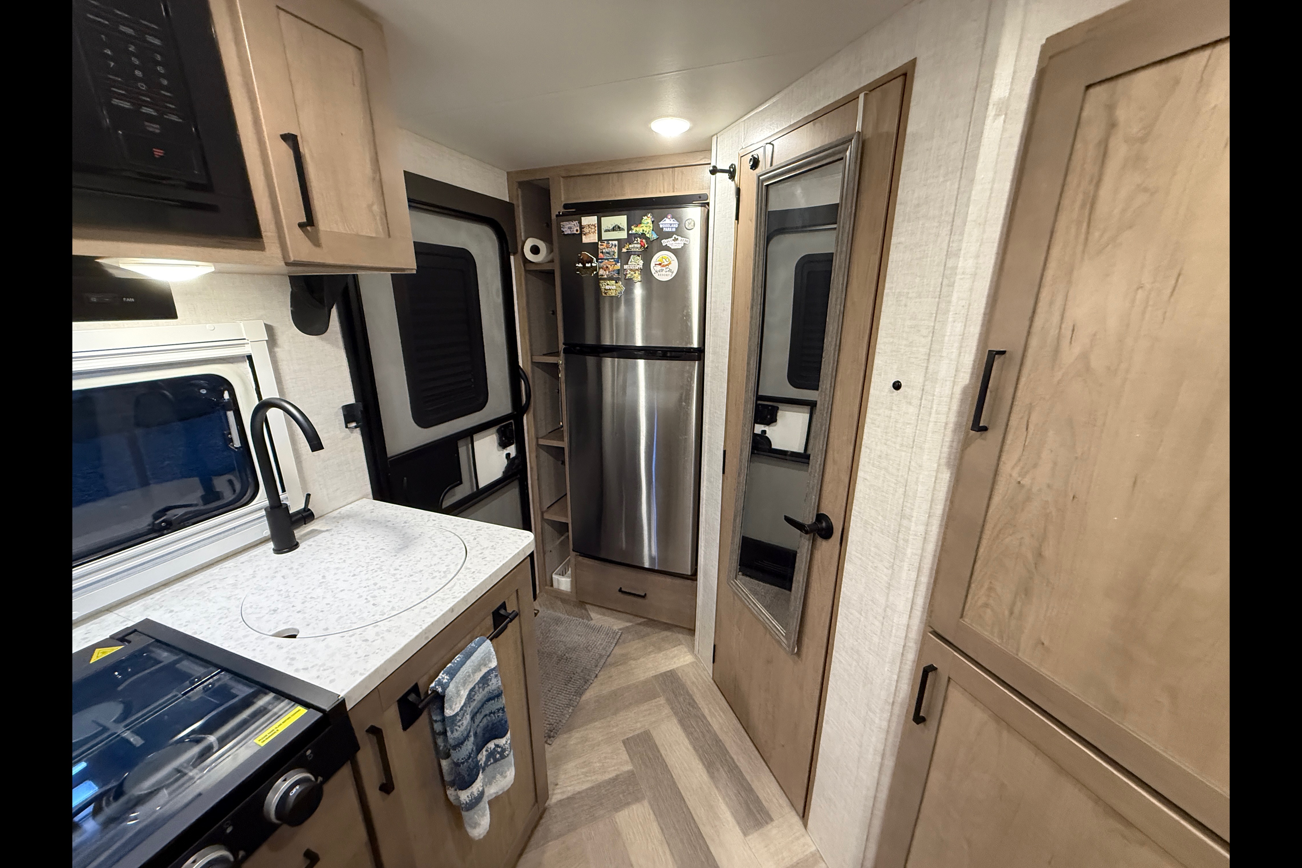 EMBER  201 fbq solarmax Travel Trailer