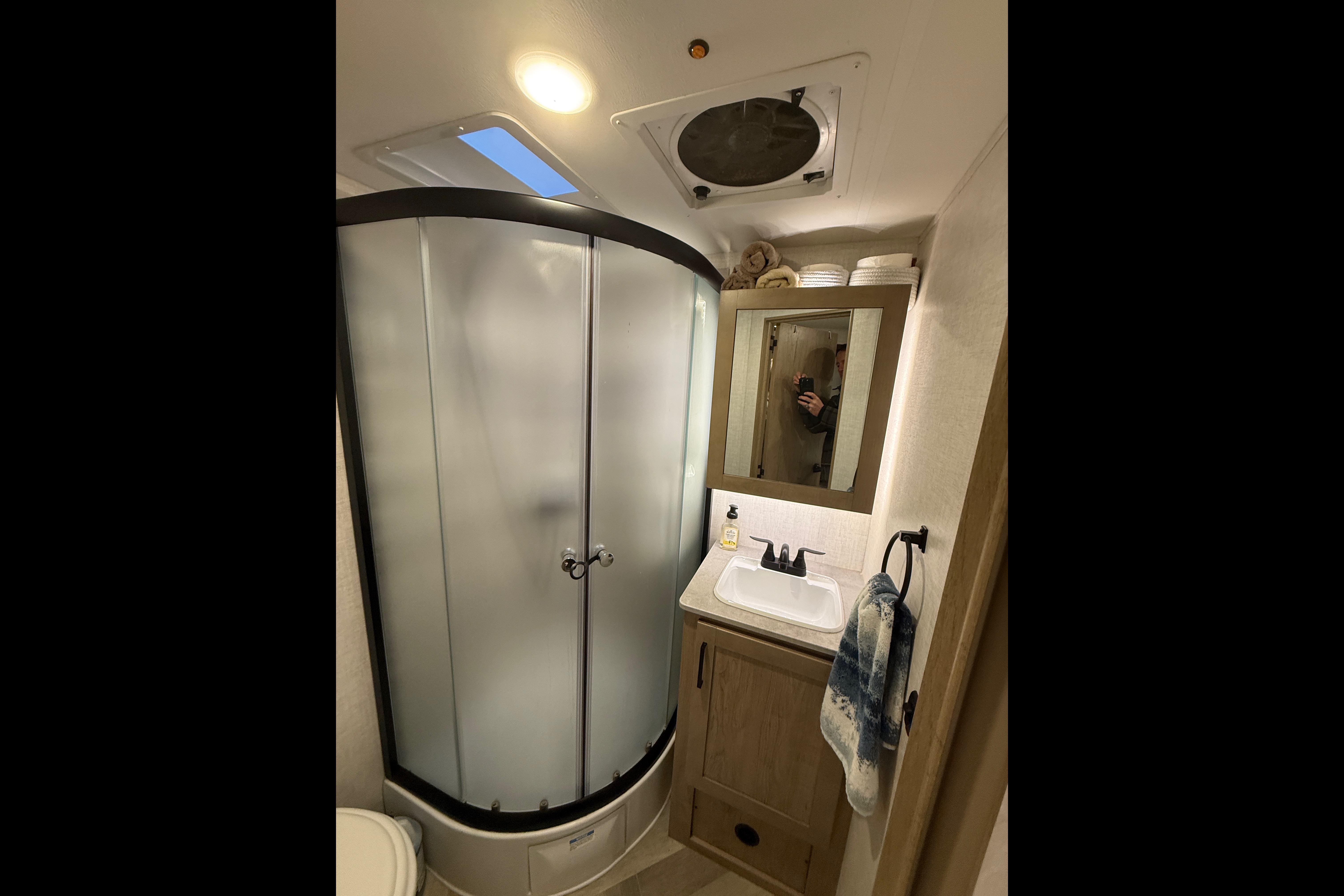 EMBER  201 fbq solarmax Travel Trailer