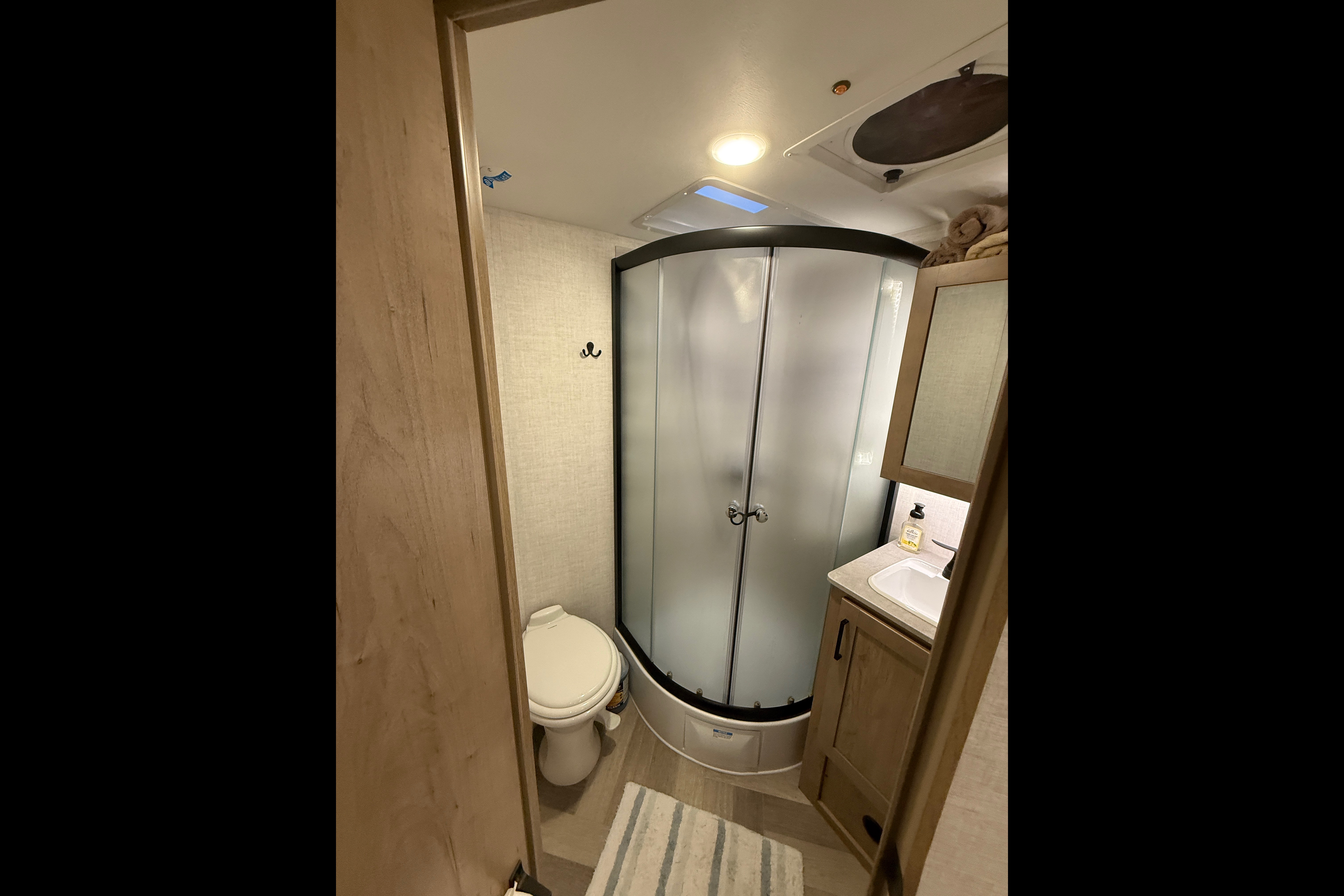 EMBER  201 fbq solarmax Travel Trailer