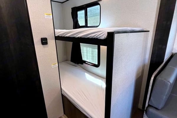 DISCOUNTED PRICE ***SUV TOWABLE*** Open Range 180 BHS