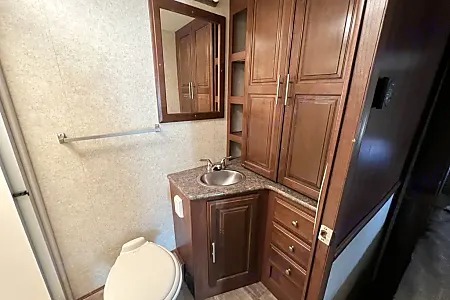 [24] Stress Free RVs - 2017 XL - Class A - Georgetown - Bunkhouse