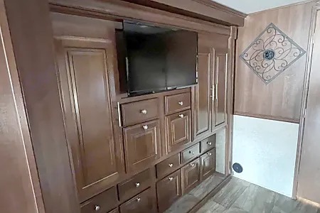 [24] Stress Free RVs - 2017 XL - Class A - Georgetown - Bunkhouse