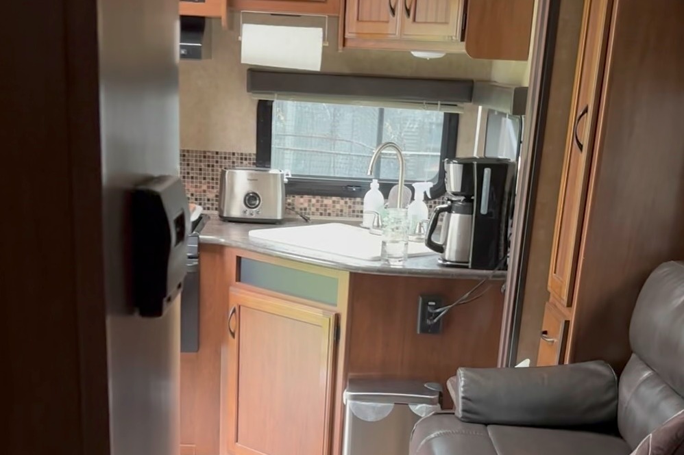 🇨🇦 Beautiful Jayco Whitehawk 24' Travel Trailer!