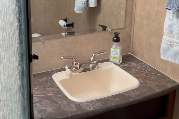 π¨π¦ Beautiful Jayco Whitehawk 24' Travel Trailer!