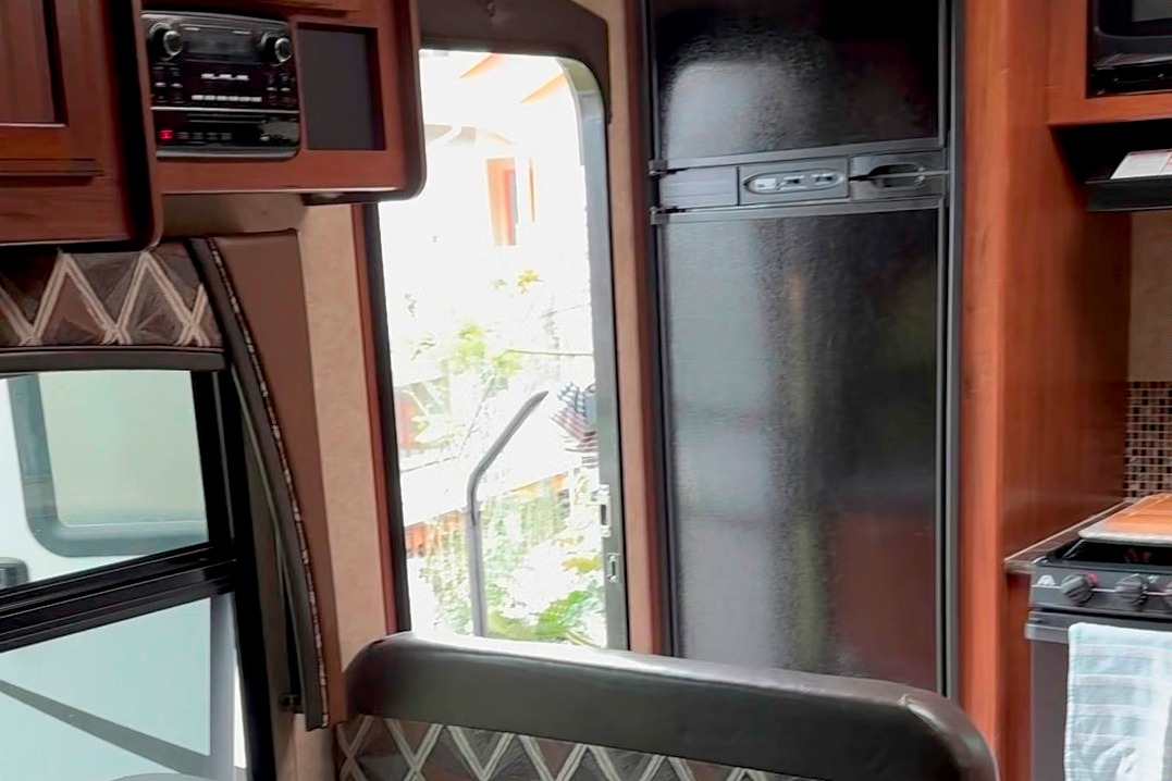 🇨🇦 Beautiful Jayco Whitehawk 24' Travel Trailer!
