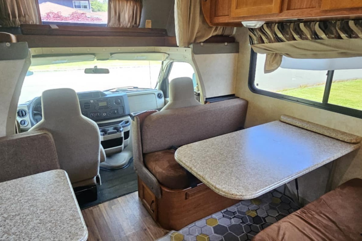 Daniel and Nury's Coachmen Ford Class C