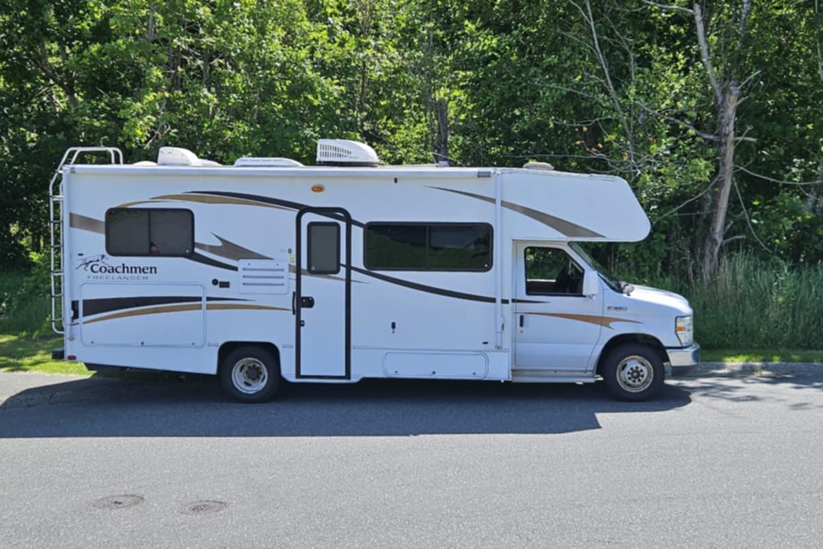 Daniel and Nury's Coachmen Ford Class C