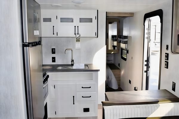 Goyan's Palomino puma xle lite Travel Trailer