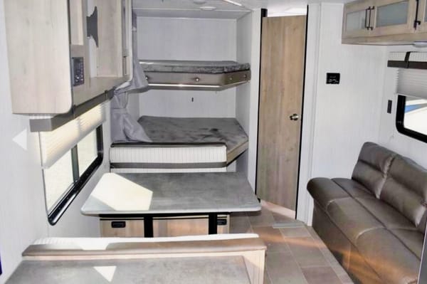 Goyan's Palomino puma xle lite Travel Trailer