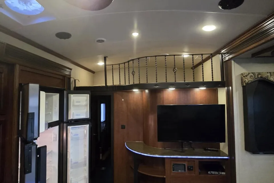 Dustin's Evergreen Tesla Fifth Wheel