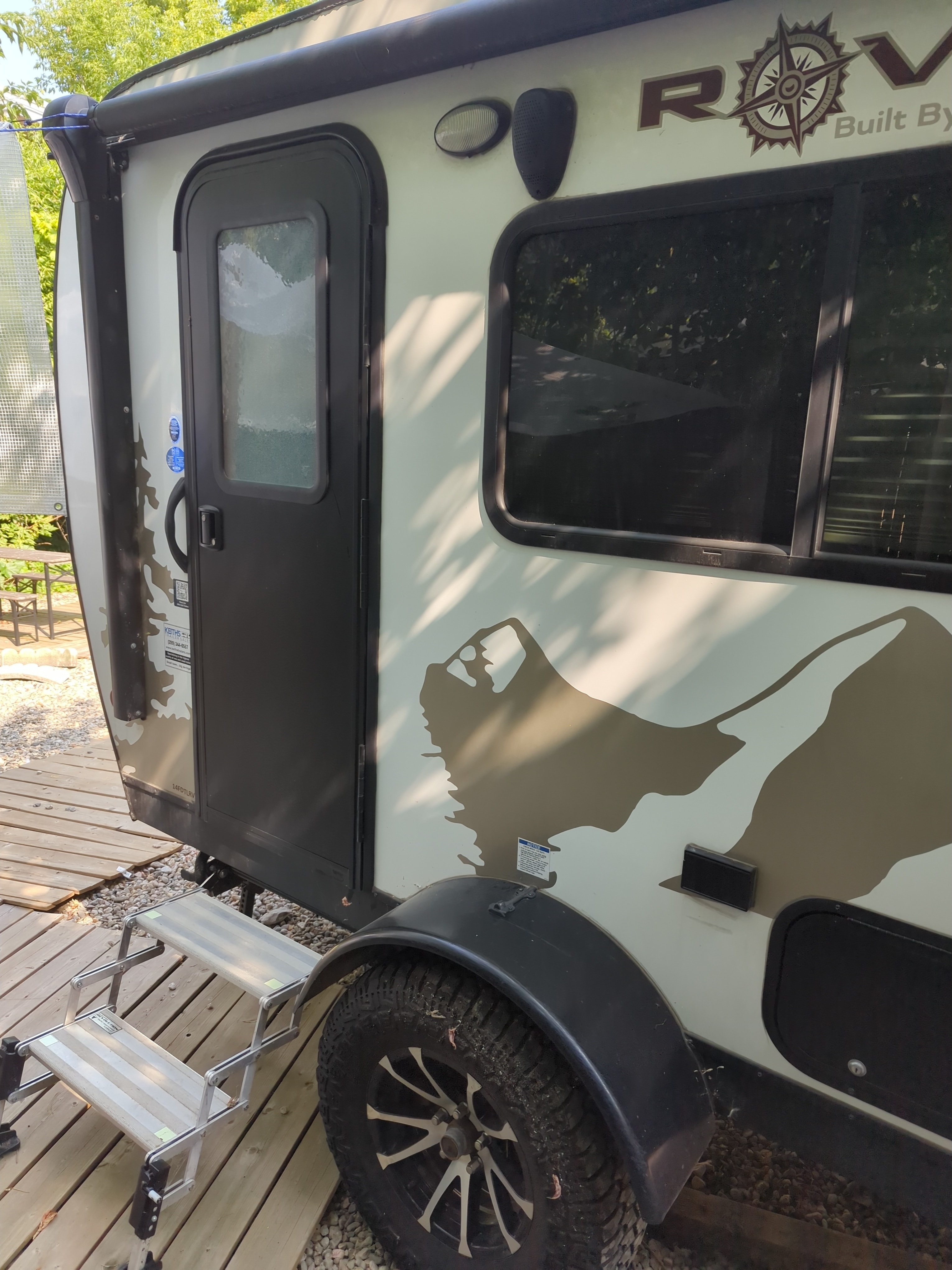 Boondock / Campsite, SUV Towable Travel Lite RV 14FD Travel Trailer