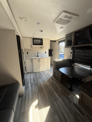 Rocco’s RV Rental | Fully Equipped Jayco Sleeps 8