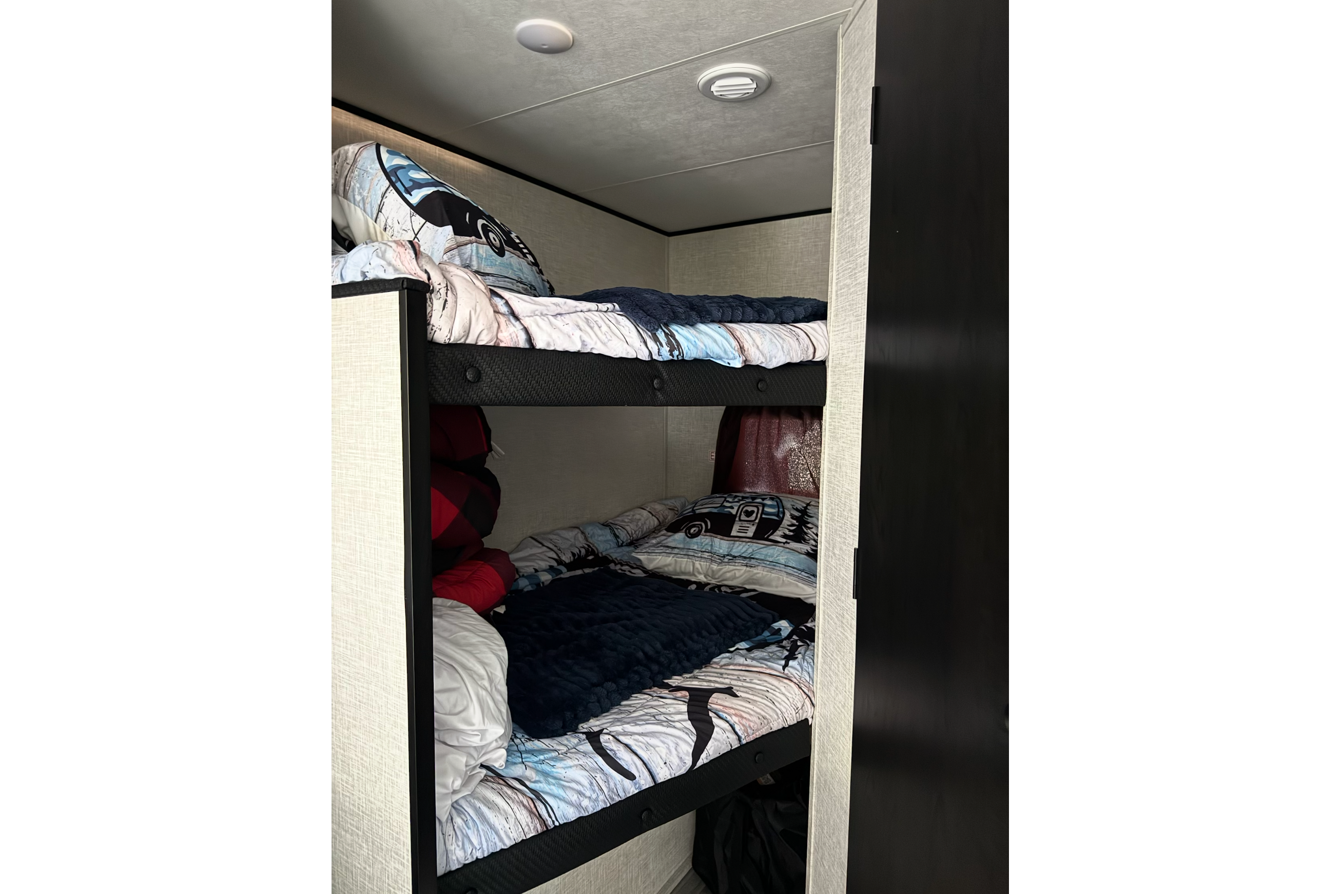 Rocco’s RV Rental | Fully Equipped Jayco Sleeps 8