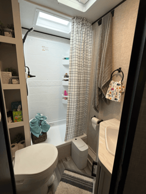 Rocco’s RV Rental | Fully Equipped Jayco Sleeps 8
