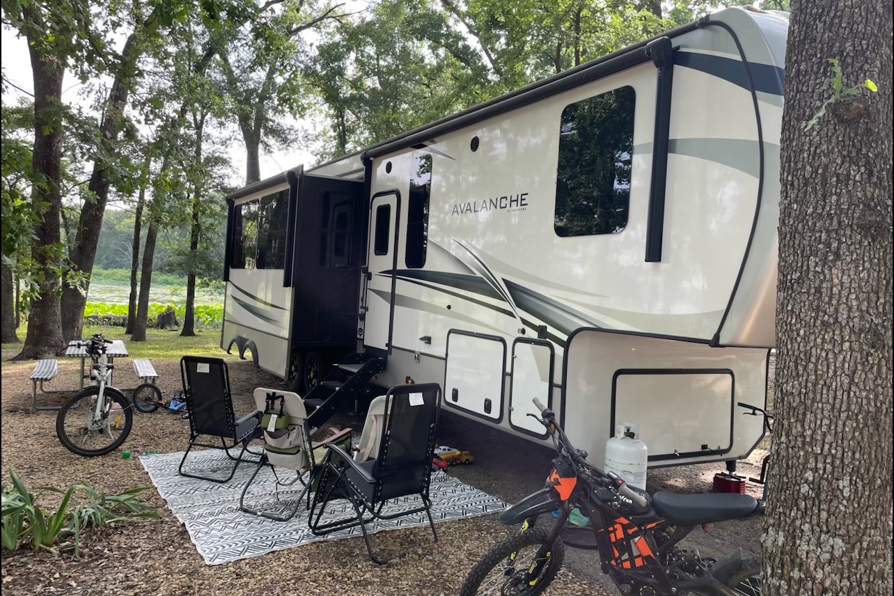 Brandon's Keystone Avalanche 390DS Fifth Wheel