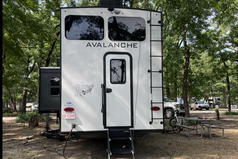 Brandon's Keystone Avalanche 390DS Fifth Wheel