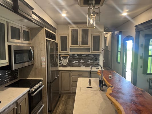Brandon's Keystone Avalanche 390DS Fifth Wheel